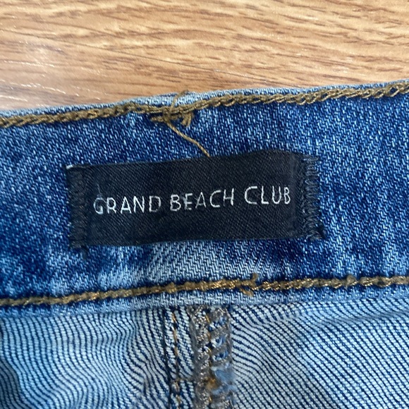 Button up jean shorts. Size 12 by Grand Beach Club - Picture 5 of 7